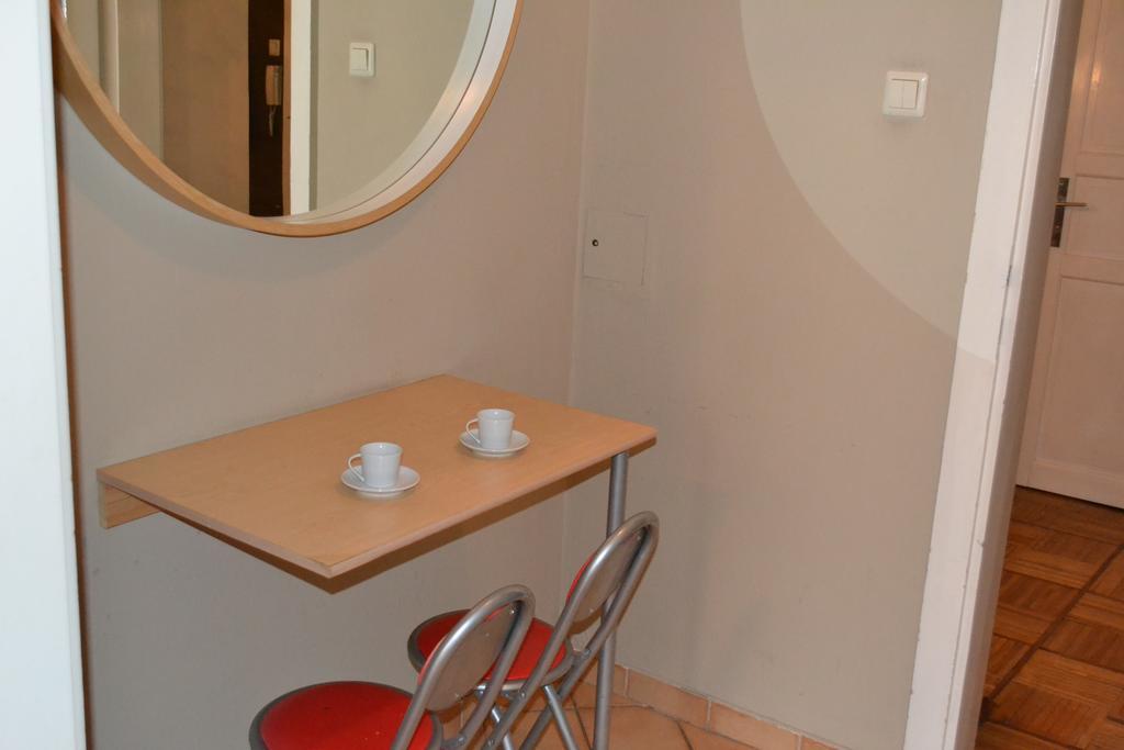 Goldfisch Apartment Hoher Markt Виена Стая снимка