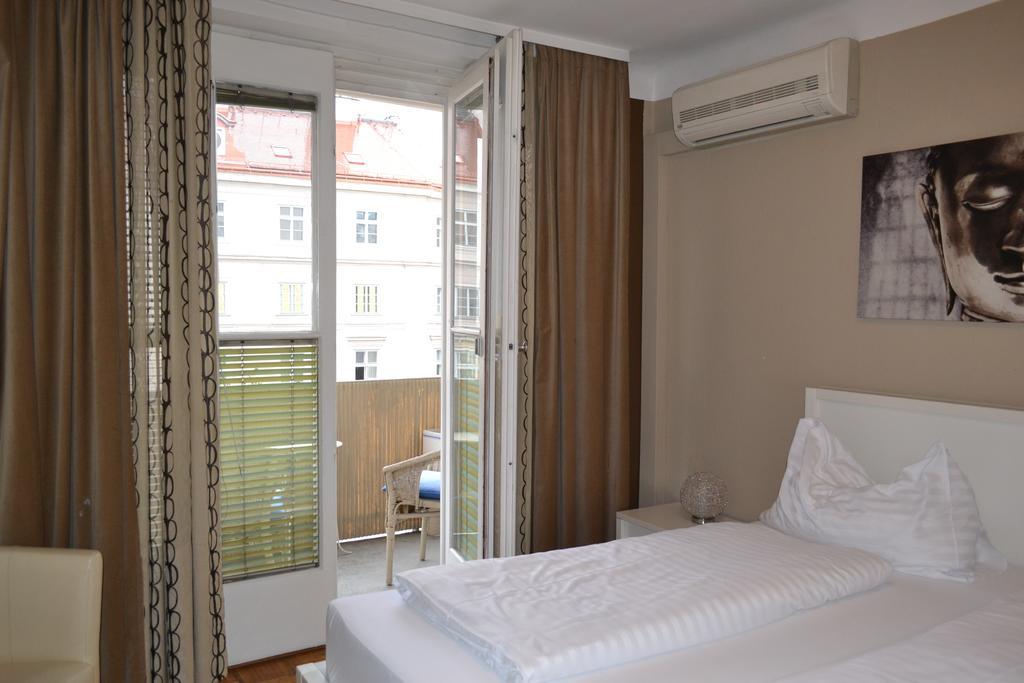 Goldfisch Apartment Hoher Markt Виена Стая снимка