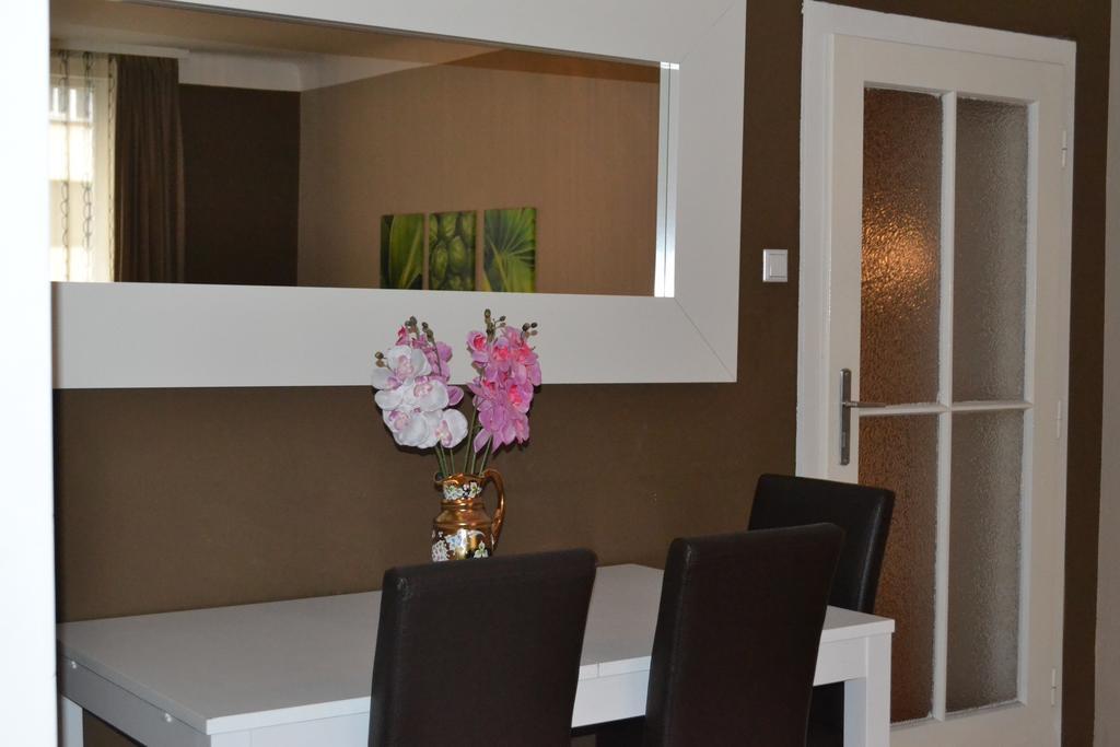 Goldfisch Apartment Hoher Markt Виена Стая снимка