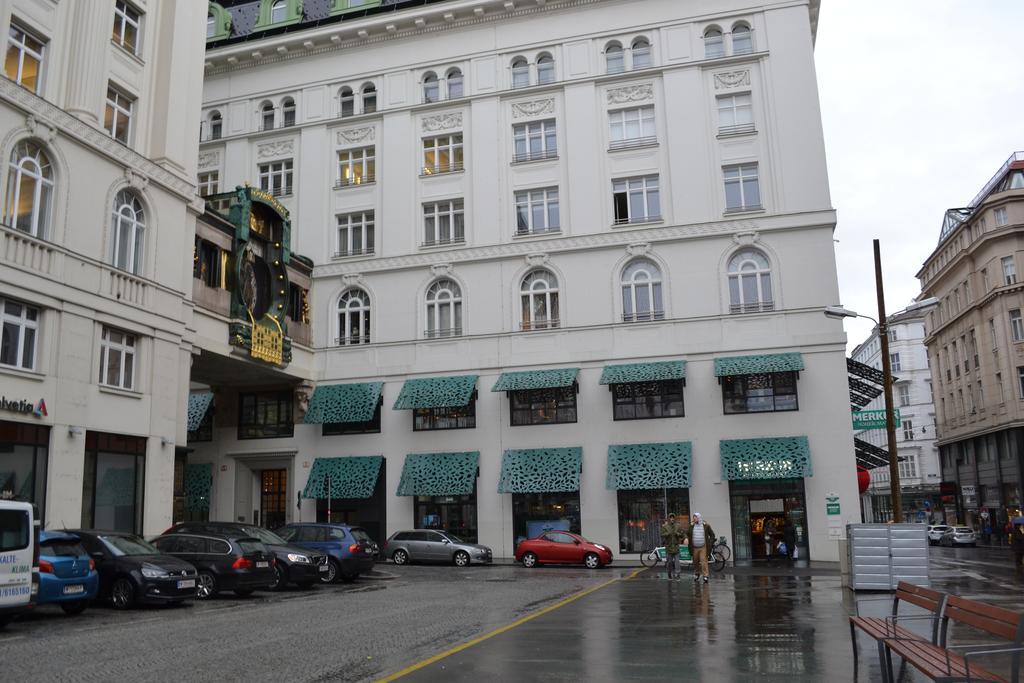 Goldfisch Apartment Hoher Markt Виена Стая снимка